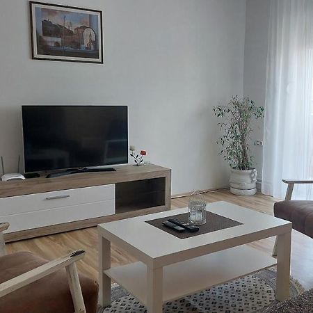 Apartman Centar สเรมสกา มิโตรวิตซา ภายนอก รูปภาพ