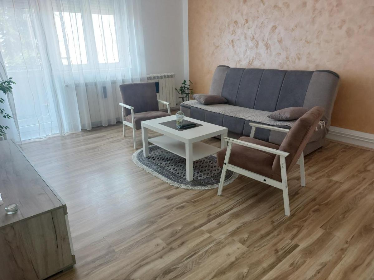 Apartman Centar สเรมสกา มิโตรวิตซา ภายนอก รูปภาพ