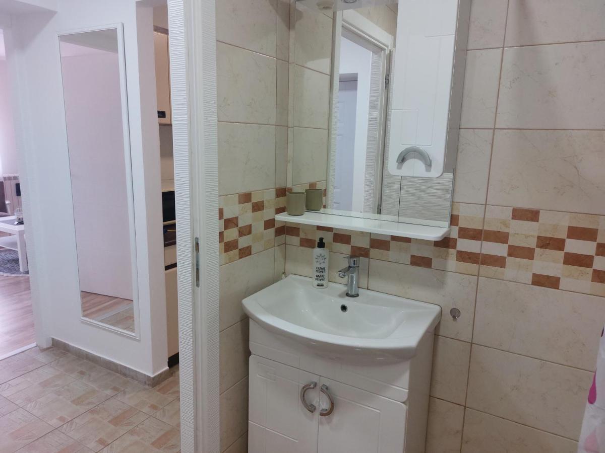Apartman Centar สเรมสกา มิโตรวิตซา ภายนอก รูปภาพ