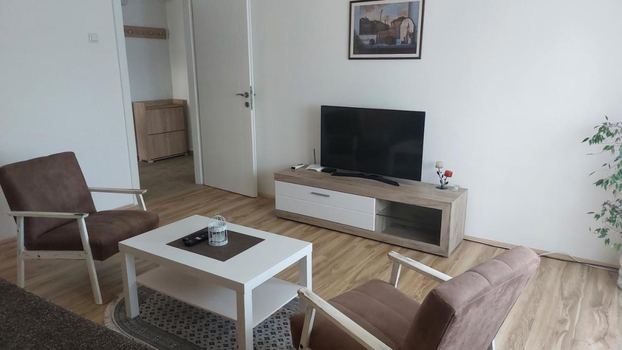 Apartman Centar สเรมสกา มิโตรวิตซา ภายนอก รูปภาพ