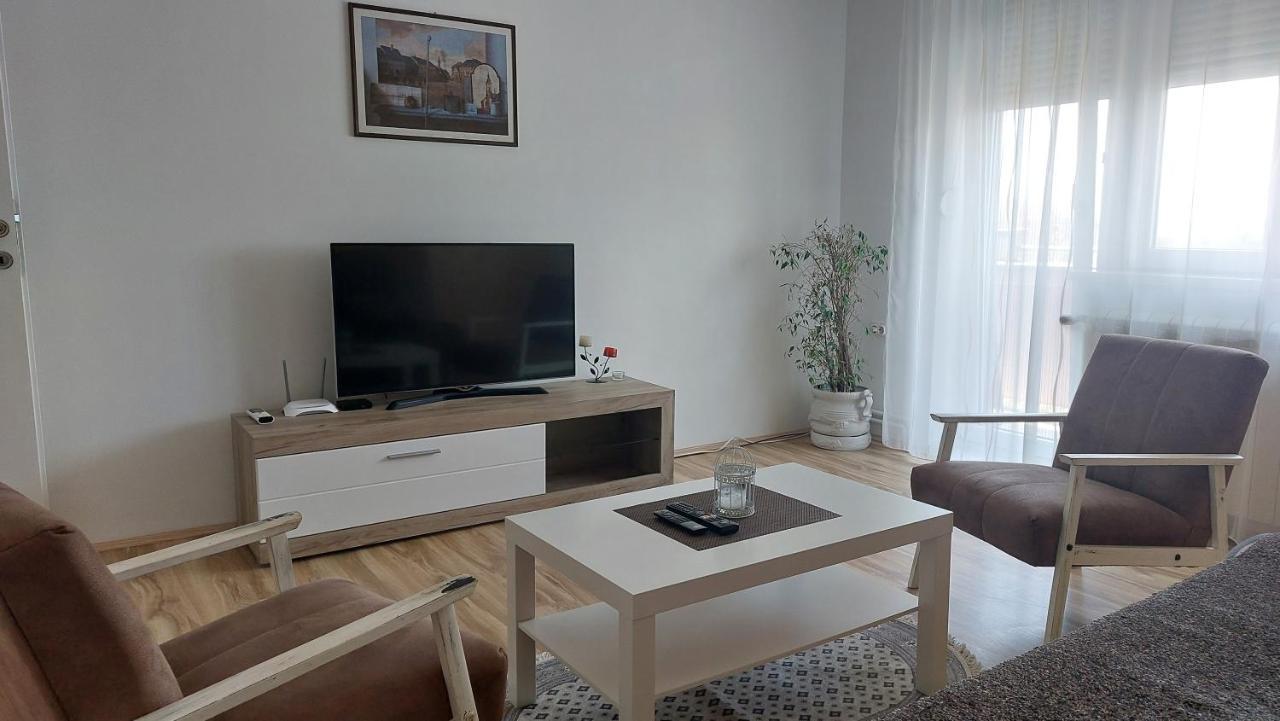 Apartman Centar สเรมสกา มิโตรวิตซา ภายนอก รูปภาพ